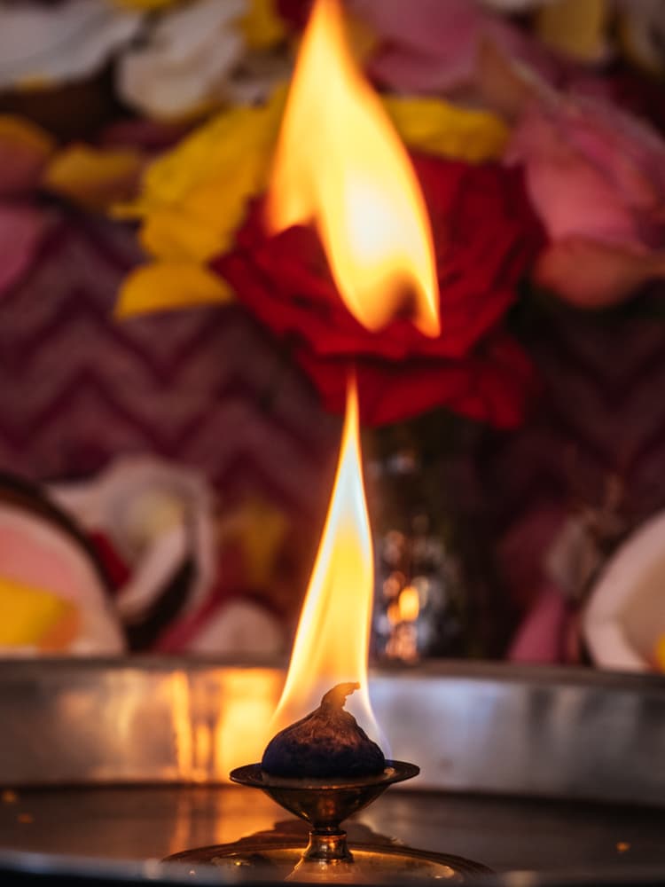 Flame bei einer Puja